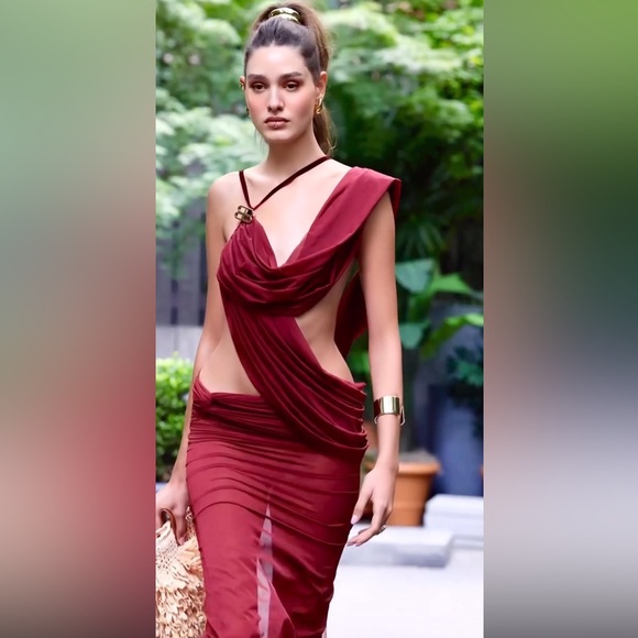 New Runway Bronx and Banco Natalia Runway Gown in Maroon - Picture 3 of 11